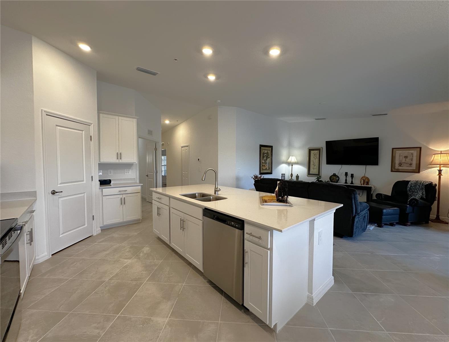 Image 6 of 53 For 14241 Heritage Landing Boulevard 1823