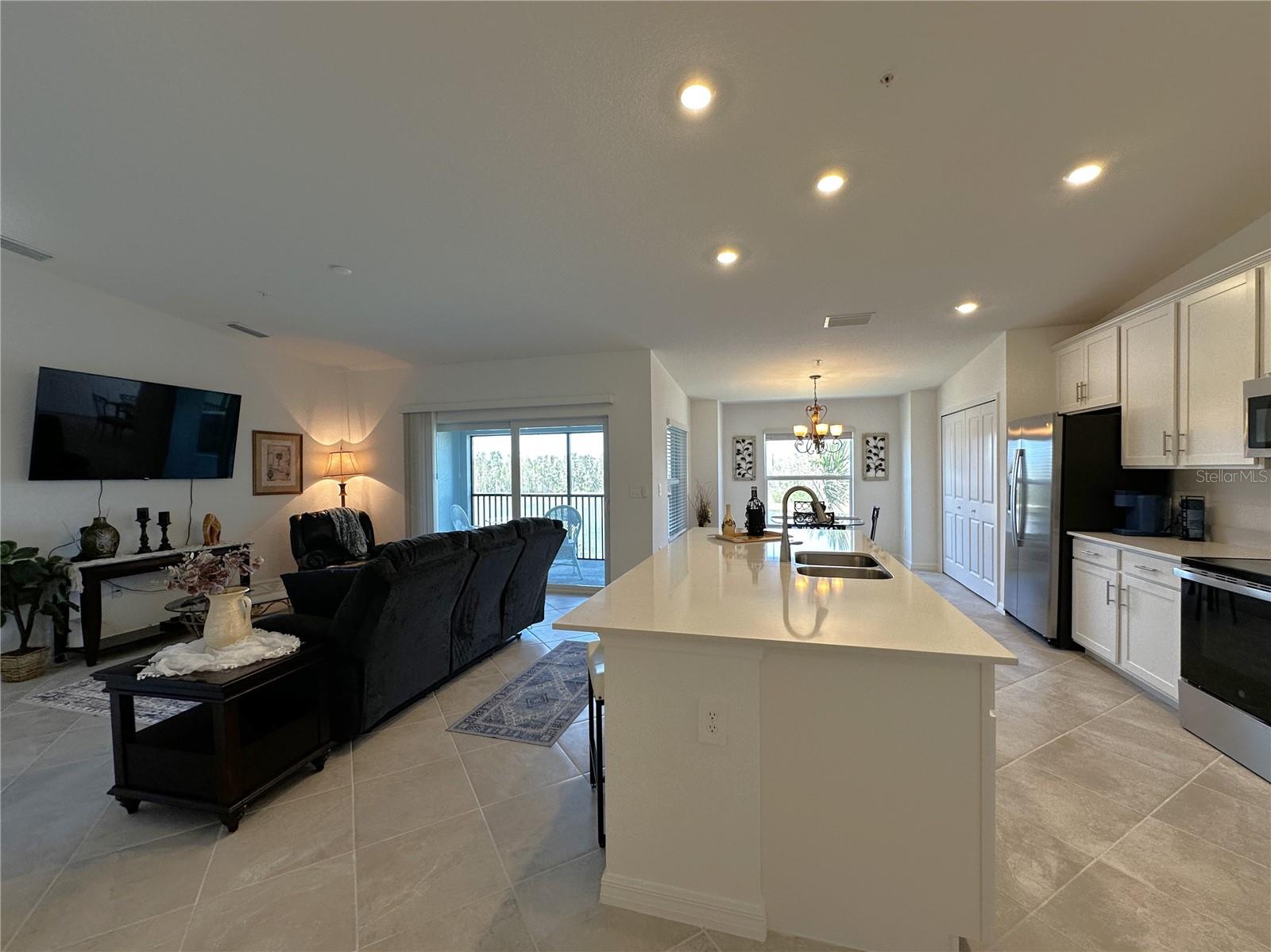 Image 9 of 53 For 14241 Heritage Landing Boulevard 1823