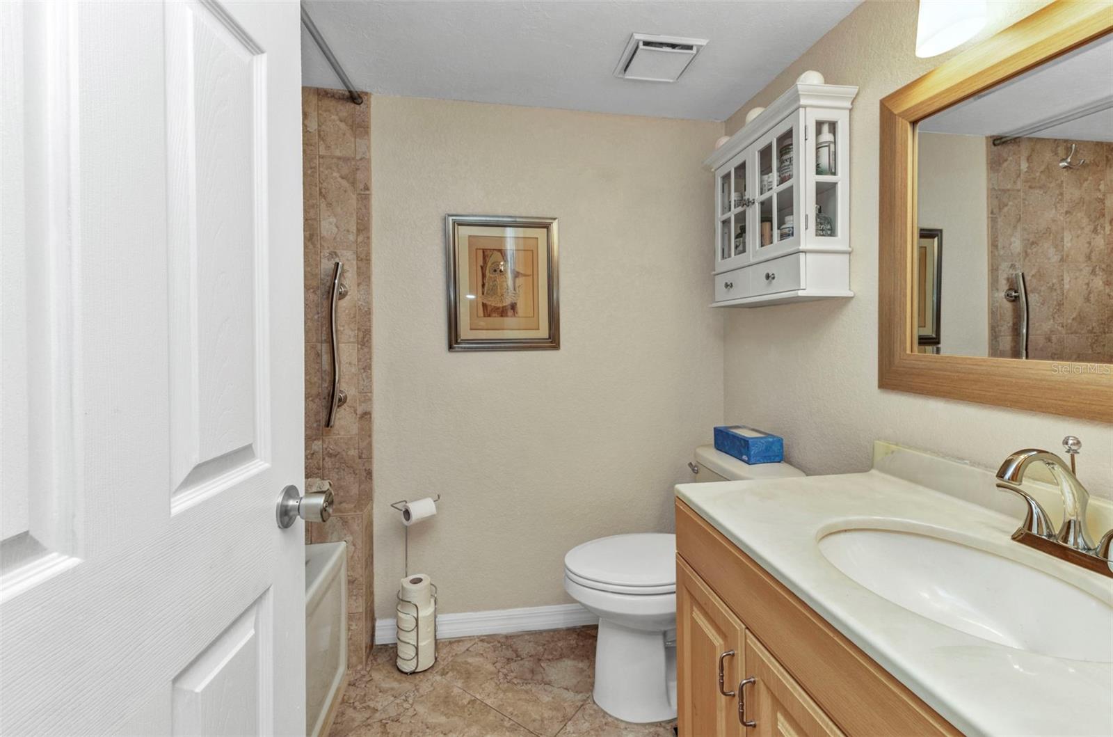 Image 15 of 89 For 23465 Harborview Road 842