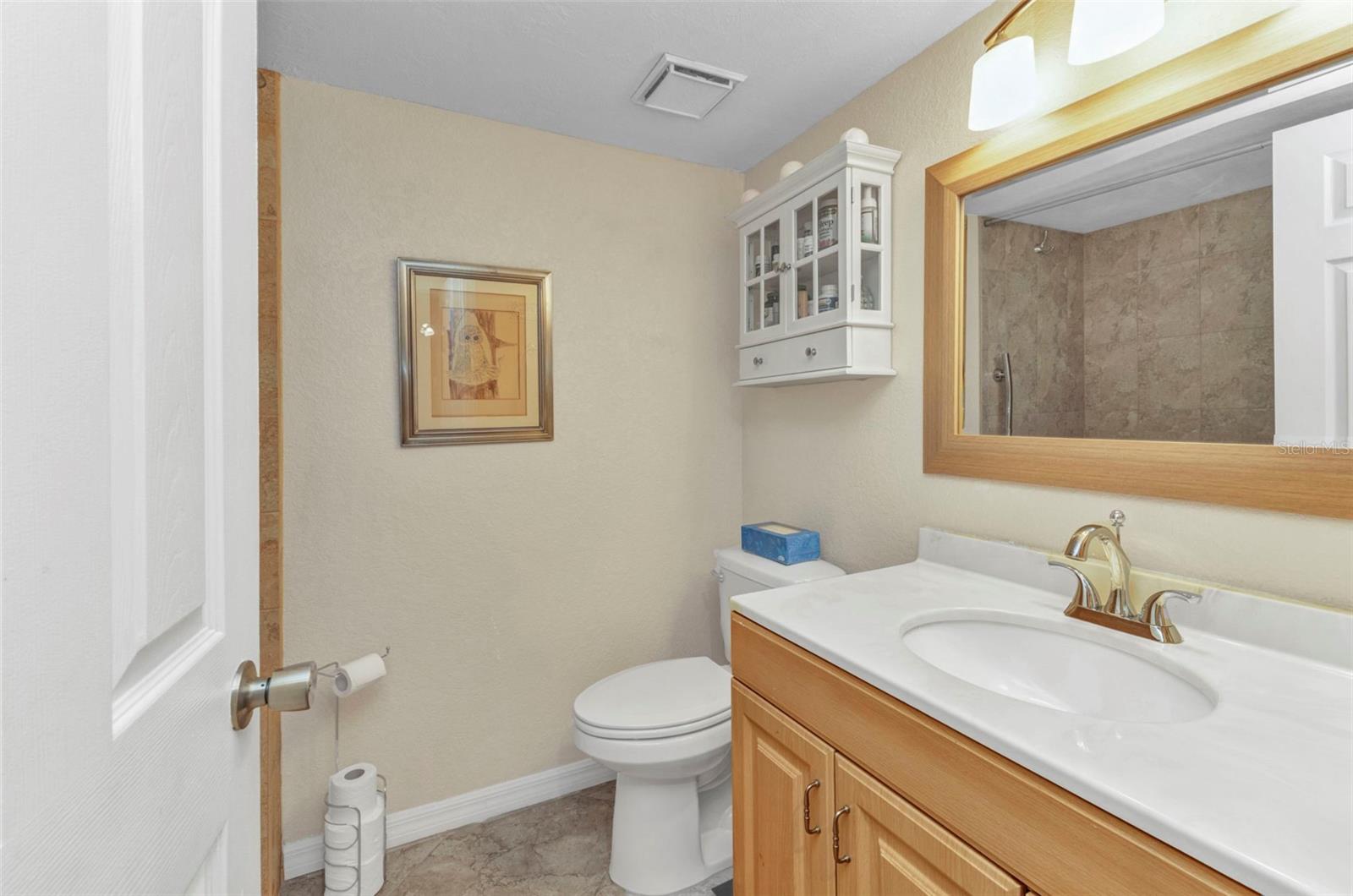 Image 16 of 89 For 23465 Harborview Road 842