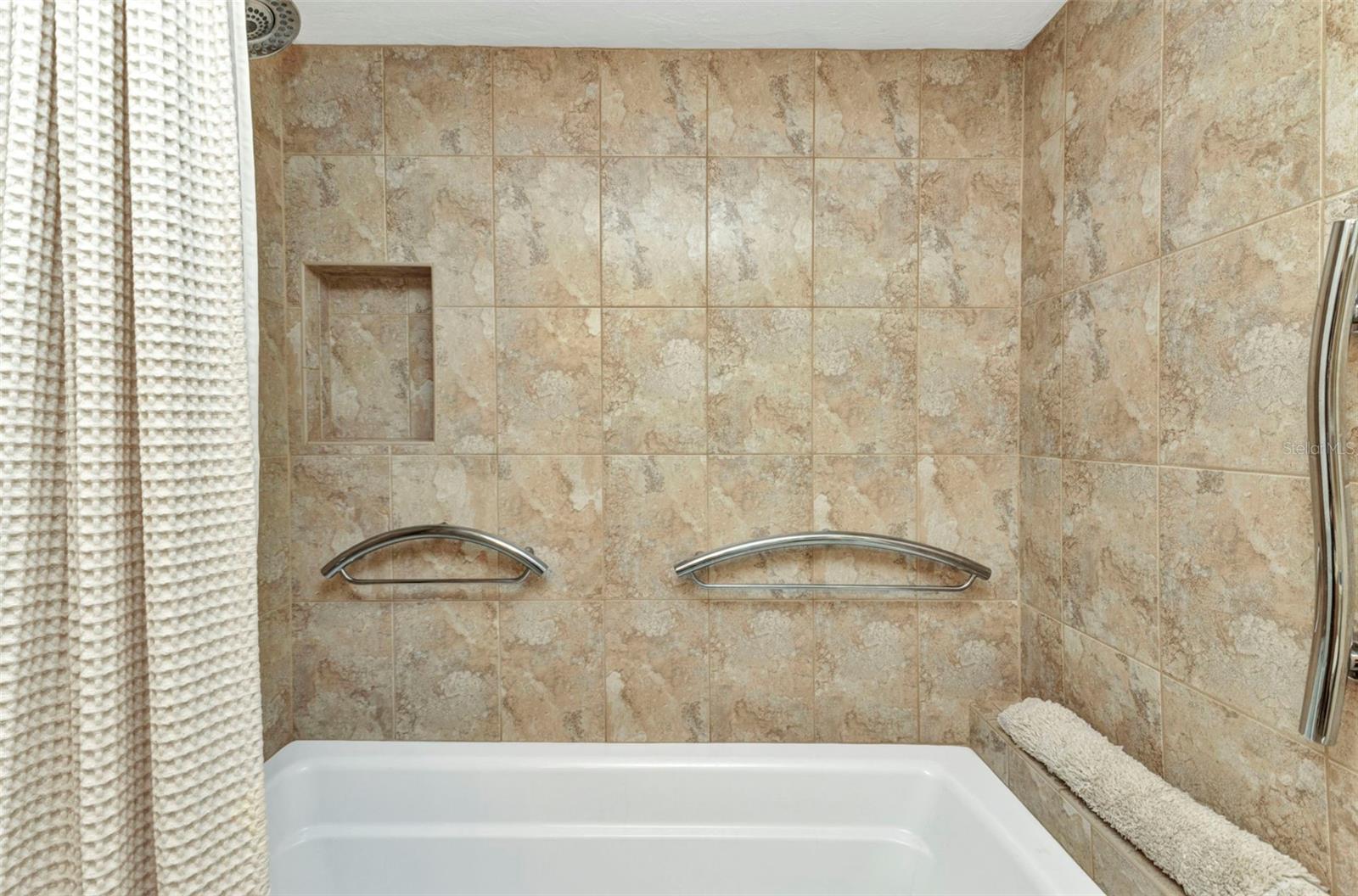 Image 17 of 89 For 23465 Harborview Road 842