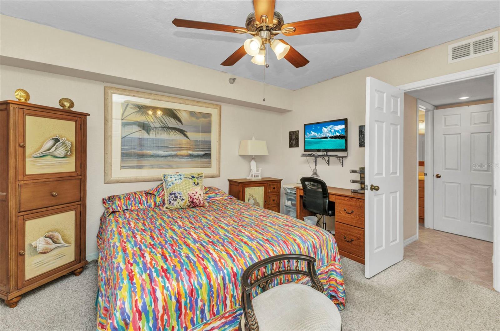 Image 18 of 89 For 23465 Harborview Road 842