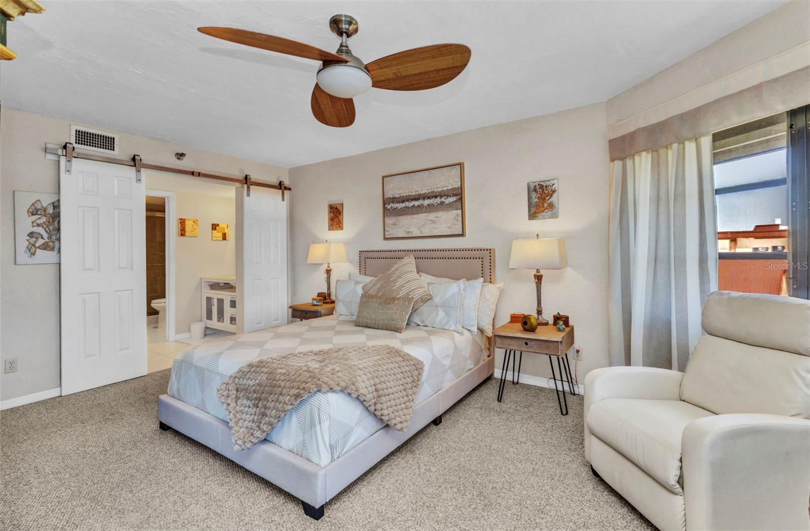 Image 21 of 89 For 23465 Harborview Road 842
