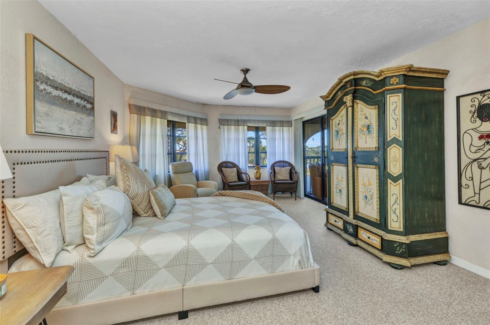 Image 23 of 89 For 23465 Harborview Road 842