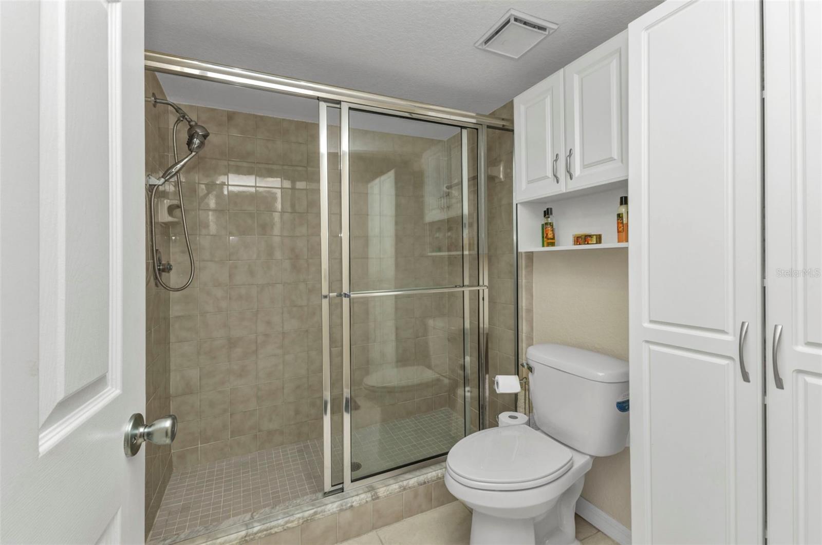 Image 26 of 89 For 23465 Harborview Road 842