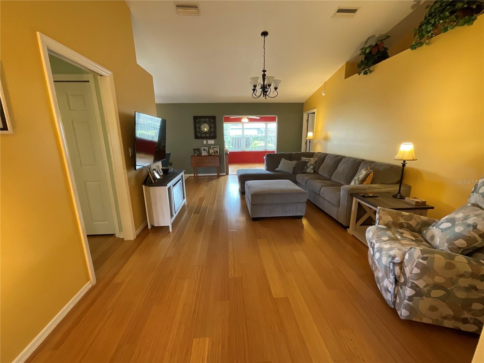 Image 16 of 49 For 1536 Willow Dale