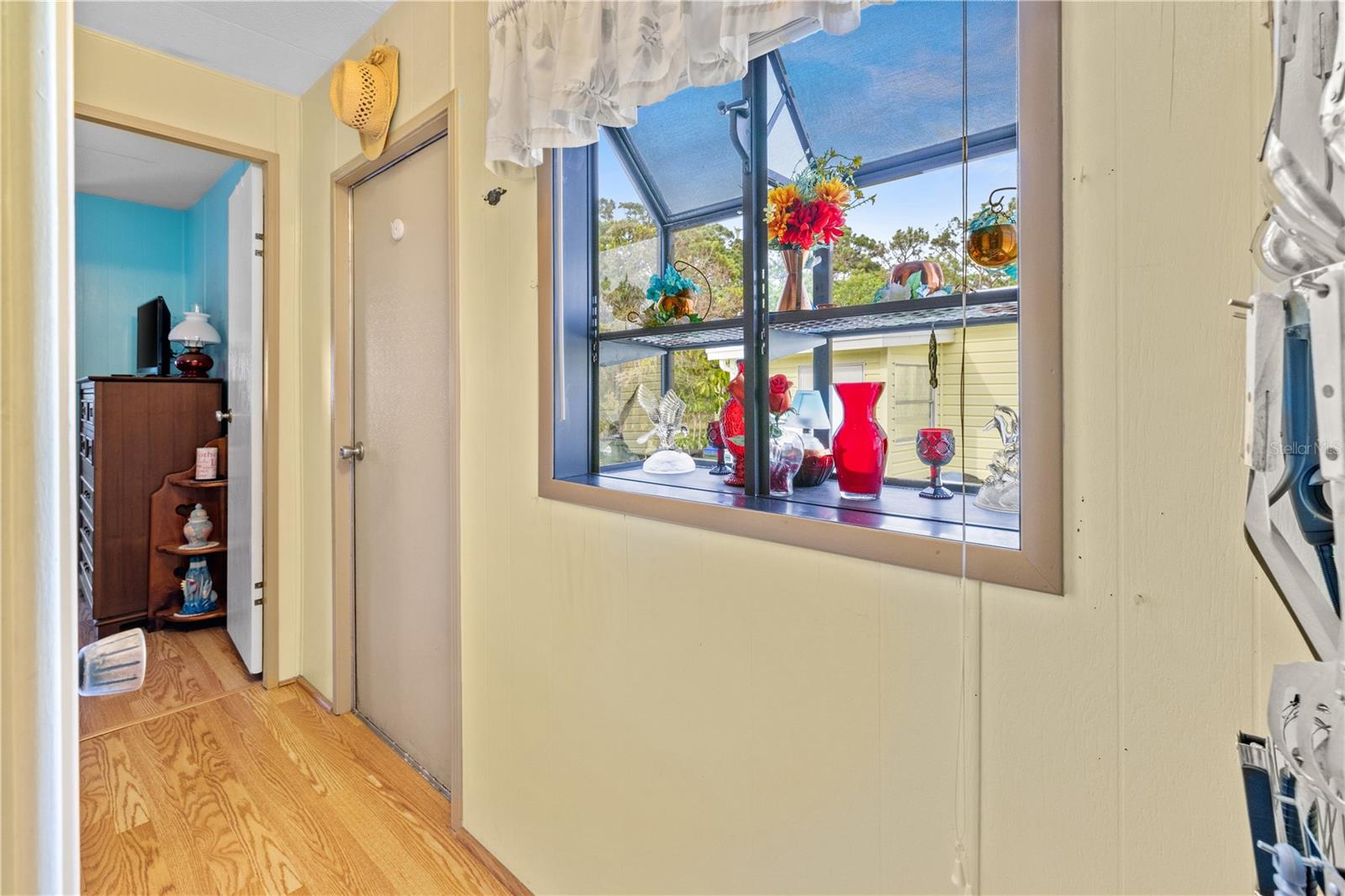 Image 22 of 42 For 5488 Holiday Park Boulevard