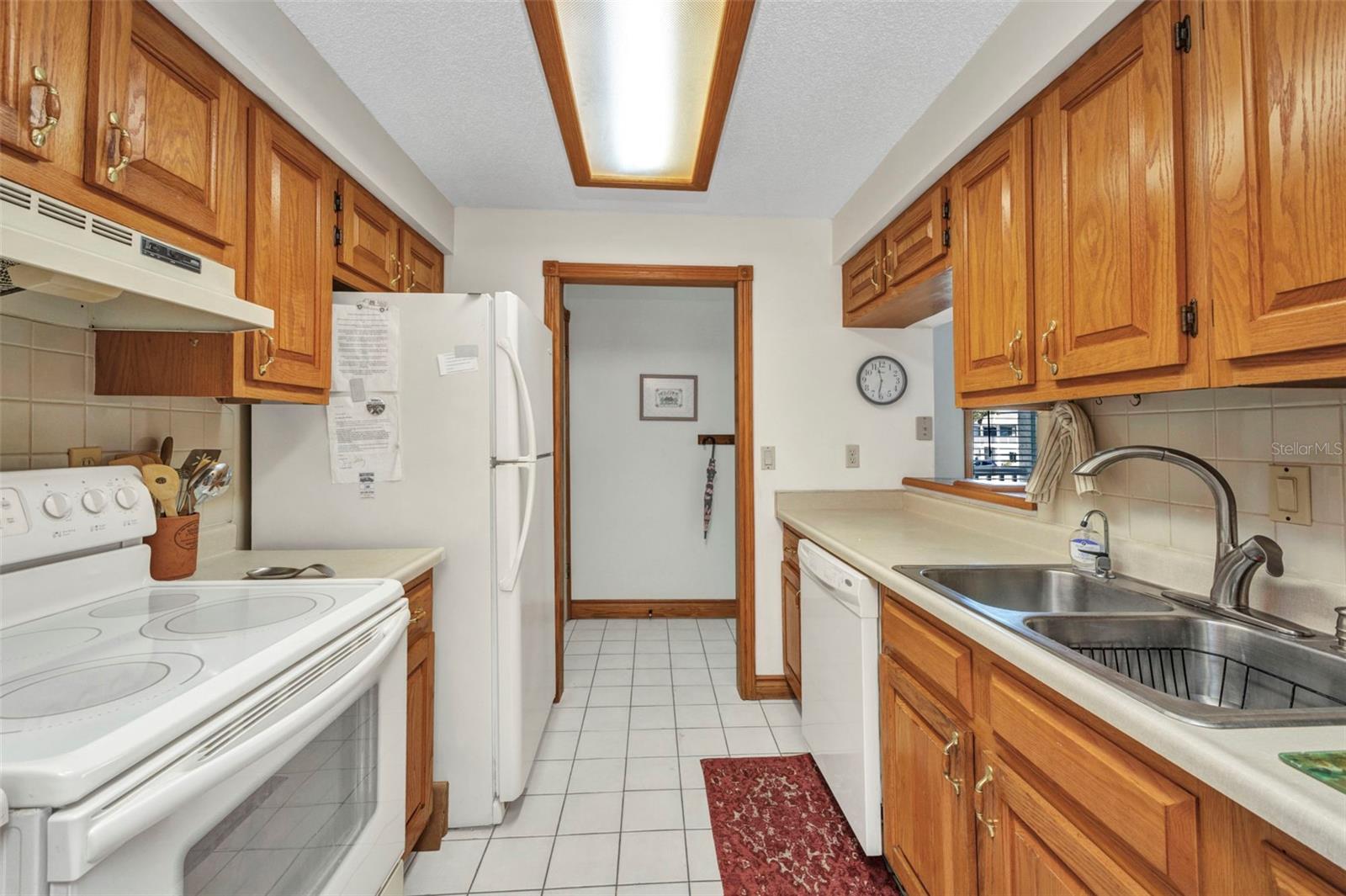 Image 11 of 58 For 22375 Edgewater Drive 255
