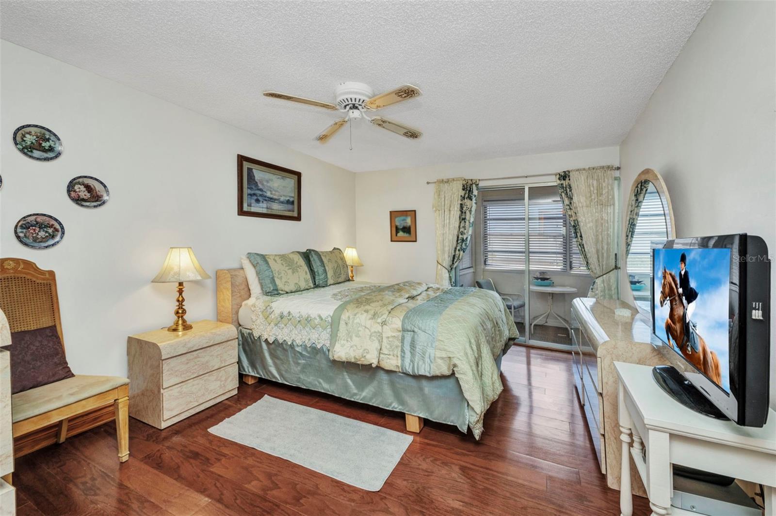 Image 19 of 58 For 22375 Edgewater Drive 255