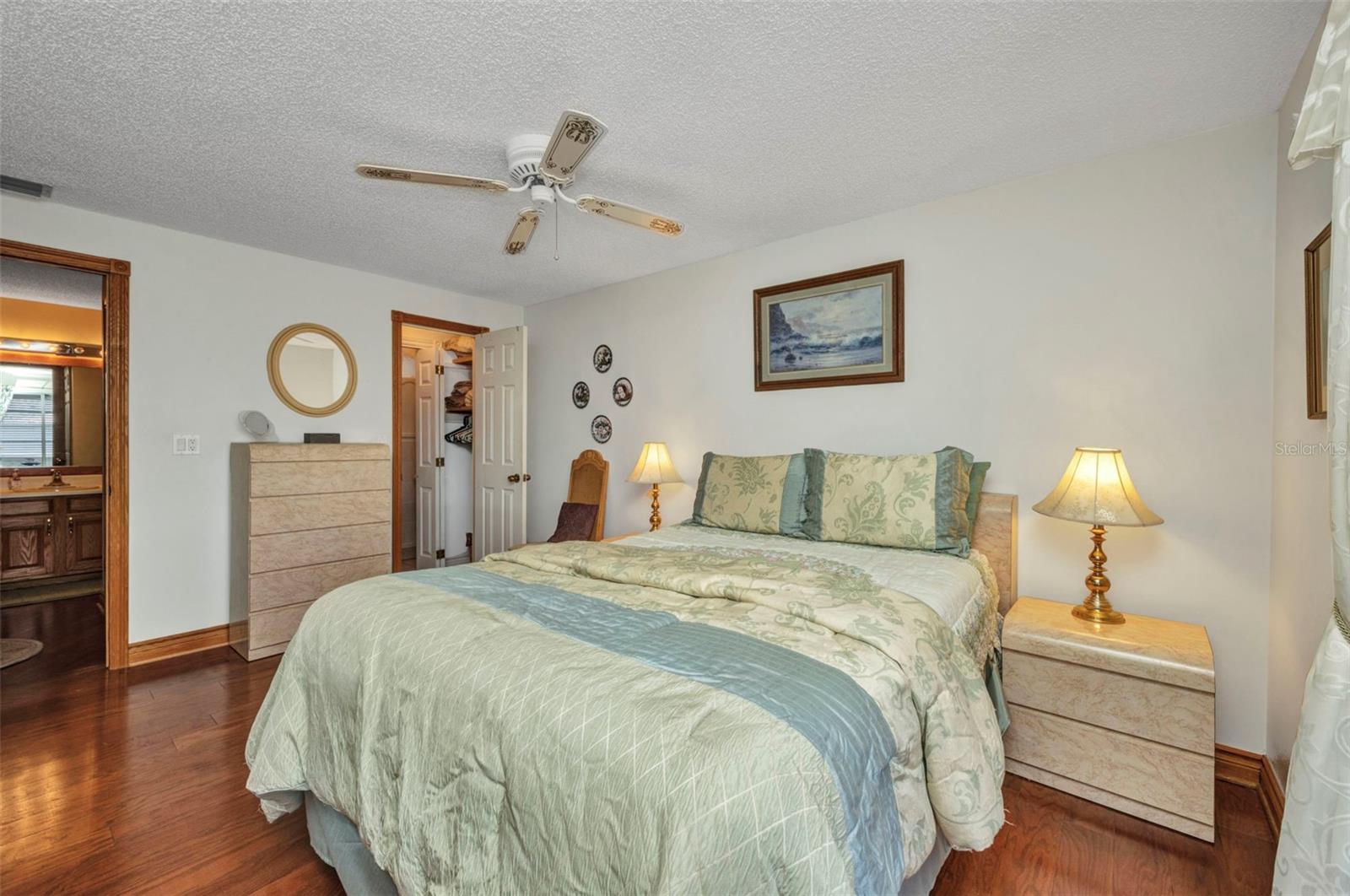 Image 20 of 58 For 22375 Edgewater Drive 255