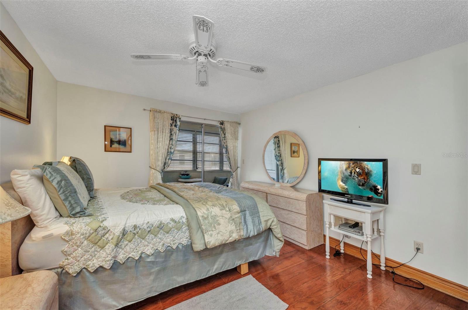 Image 23 of 58 For 22375 Edgewater Drive 255
