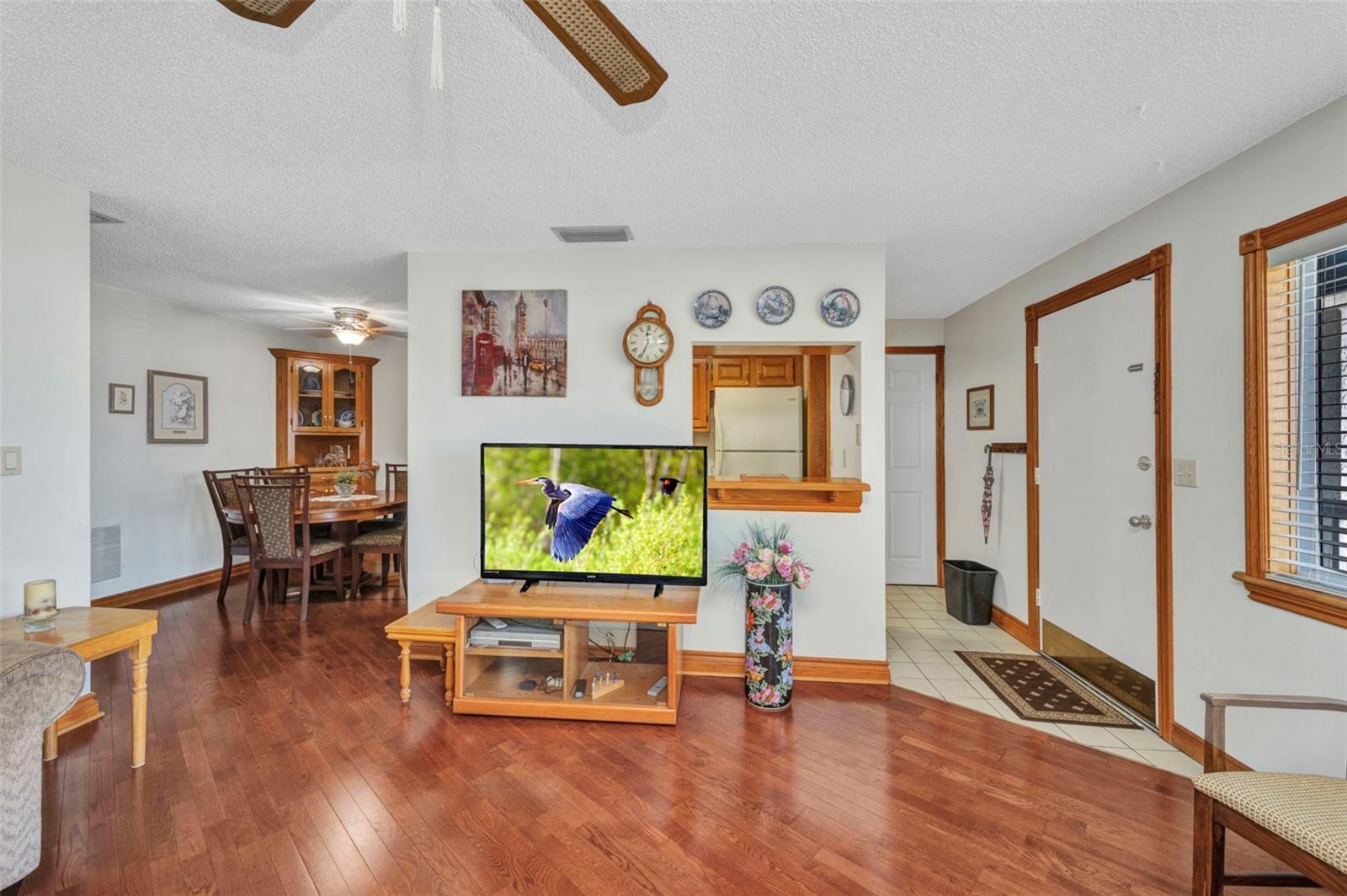 Image 5 of 58 For 22375 Edgewater Drive 255