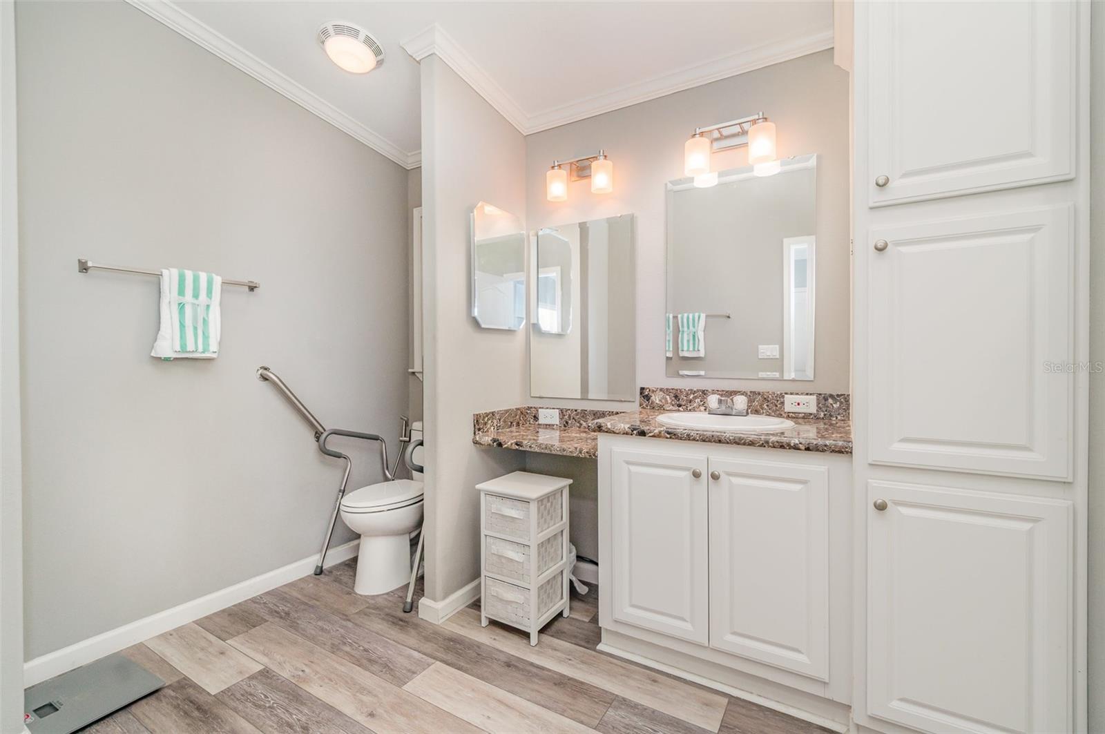 Image 12 of 36 For 714 Fairmount Drive