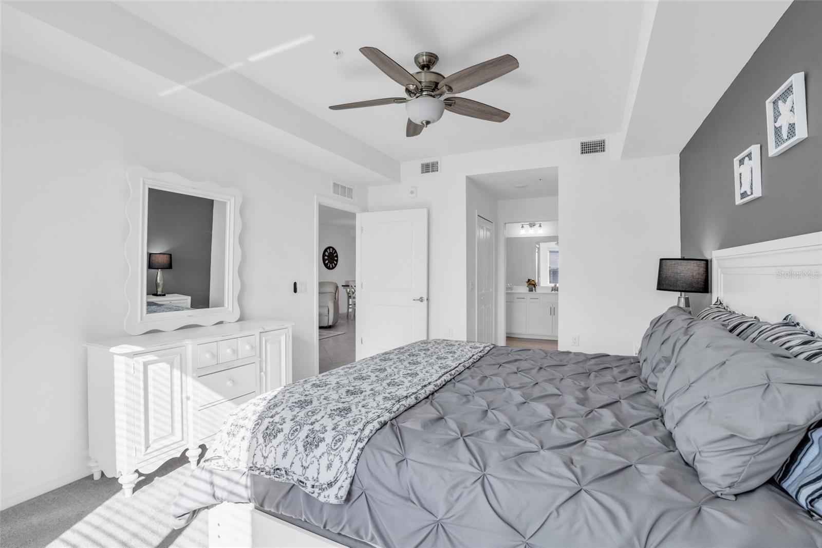 Image 17 of 42 For 14204 Heritage Landing Boulevard 712