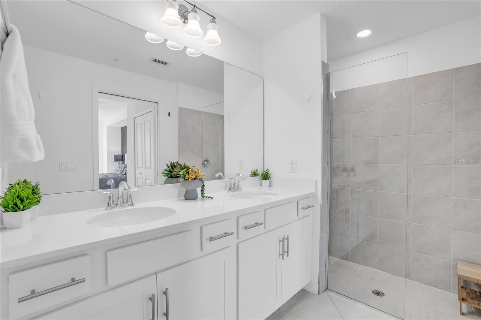 Image 18 of 42 For 14204 Heritage Landing Boulevard 712