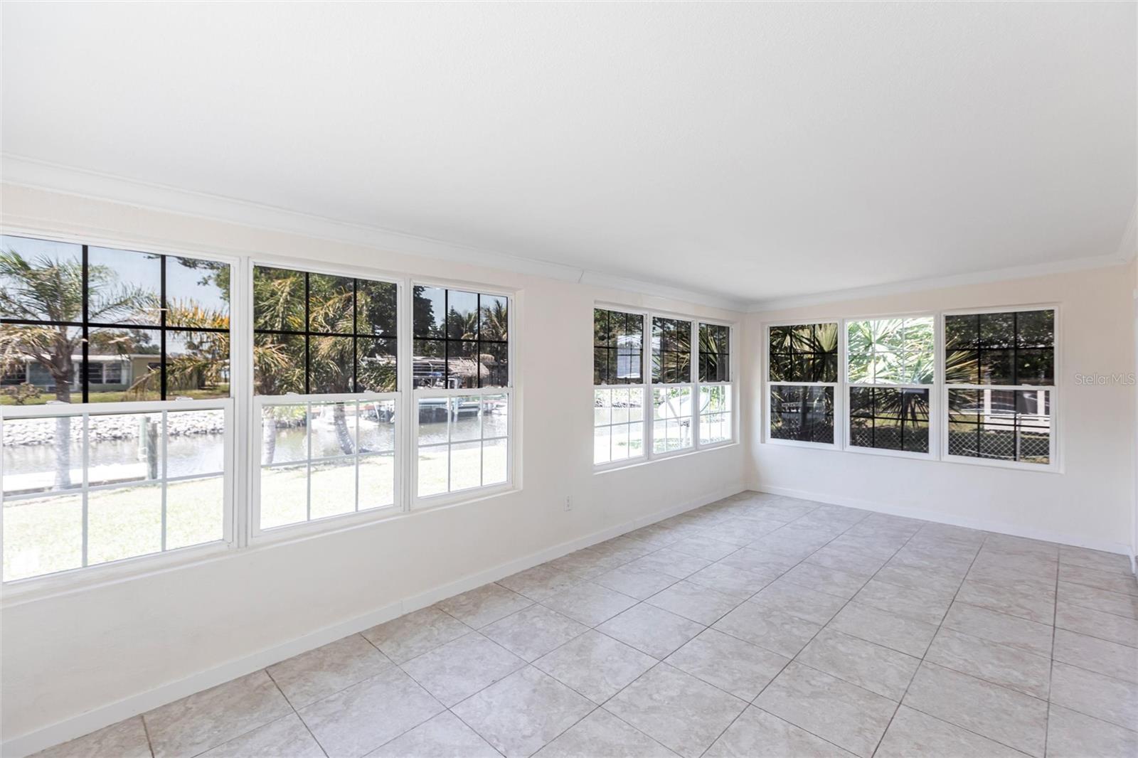 Image 10 of 45 For 182 Dowling Avenue Ne