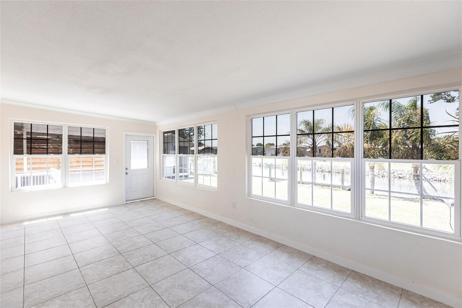 Image 11 of 45 For 182 Dowling Avenue Ne