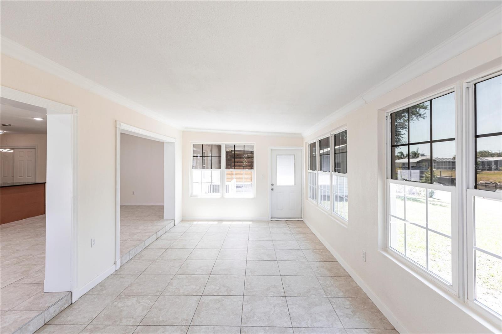 Image 12 of 45 For 182 Dowling Avenue Ne