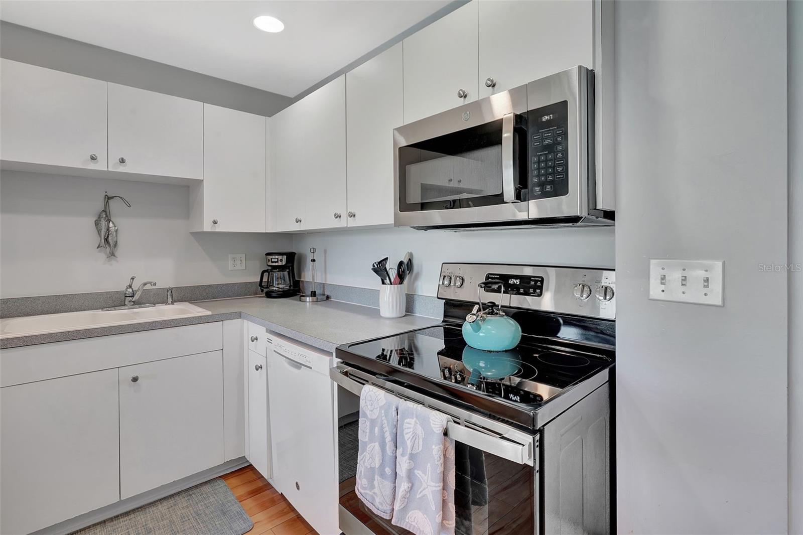 Image 15 of 35 For 2090 Matecumbe Key Road 1207