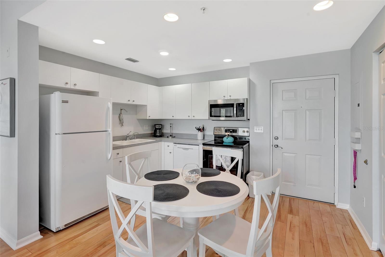 Image 3 of 35 For 2090 Matecumbe Key Road 1207