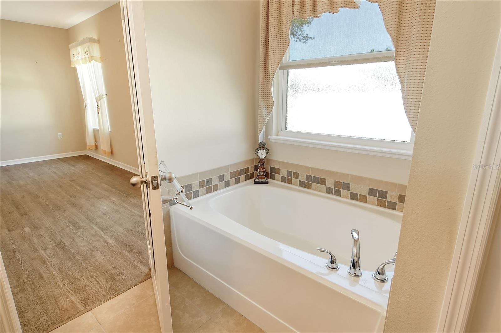 Image 14 of 50 For 27854 Arrowhead Circle