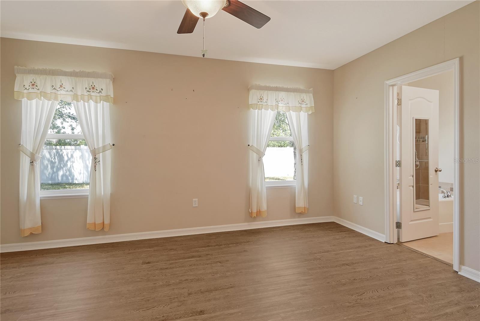 Image 36 of 50 For 27854 Arrowhead Circle