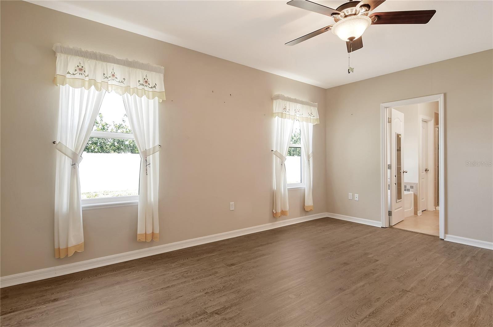 Image 37 of 50 For 27854 Arrowhead Circle