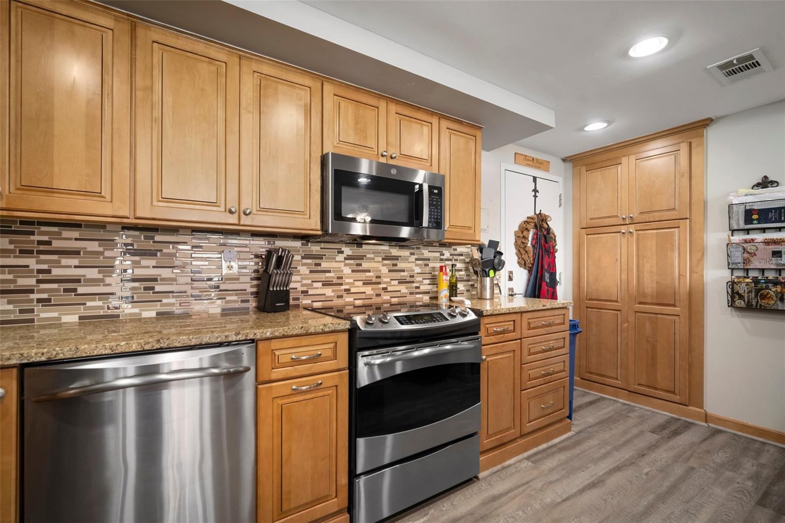 Image 18 of 67 For 2401 Bayshore Boulevard 1204