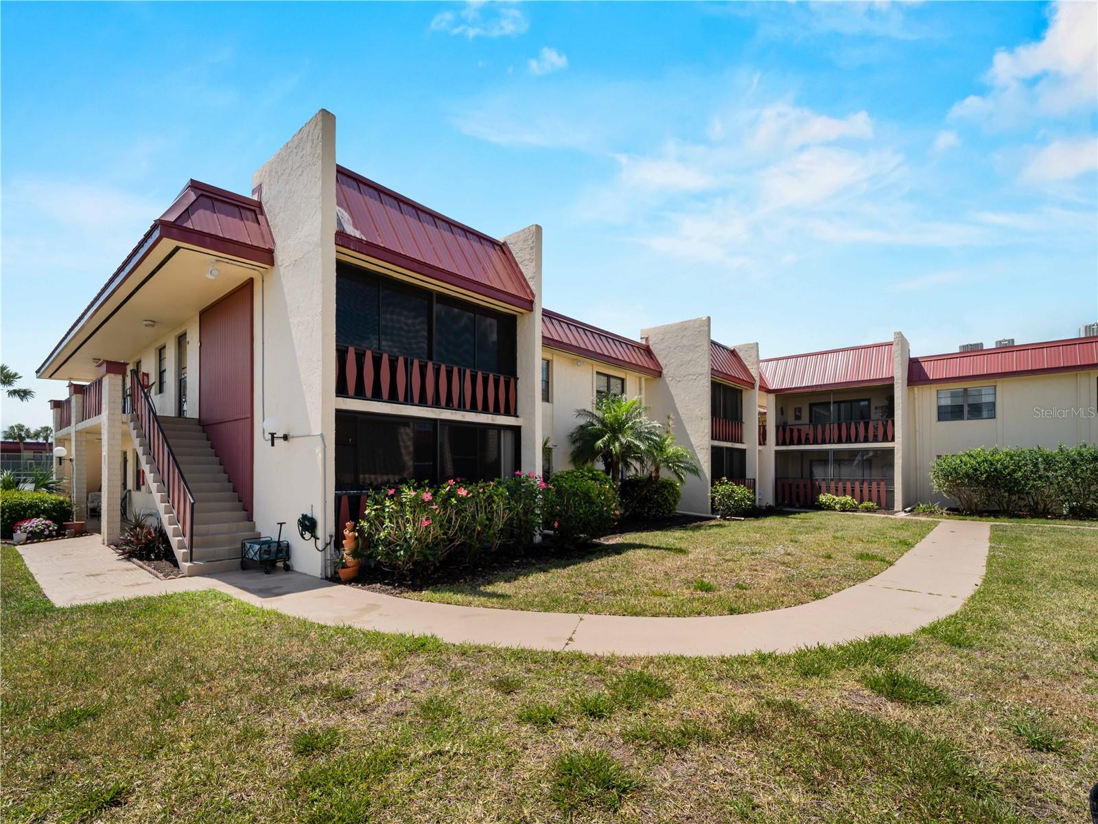 Image 33 of 36 For 72 Boundary Boulevard 226