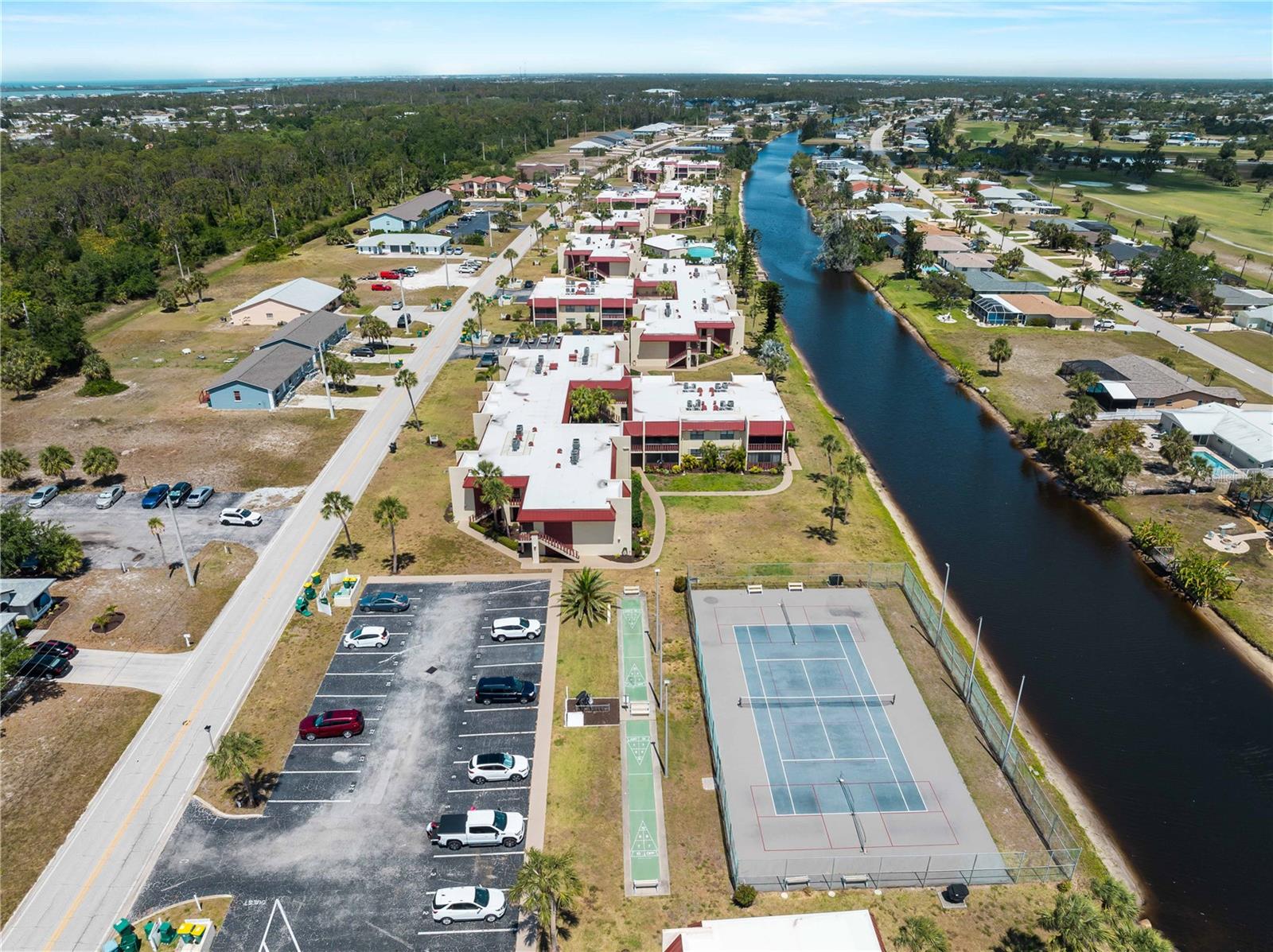 Image 35 of 36 For 72 Boundary Boulevard 226