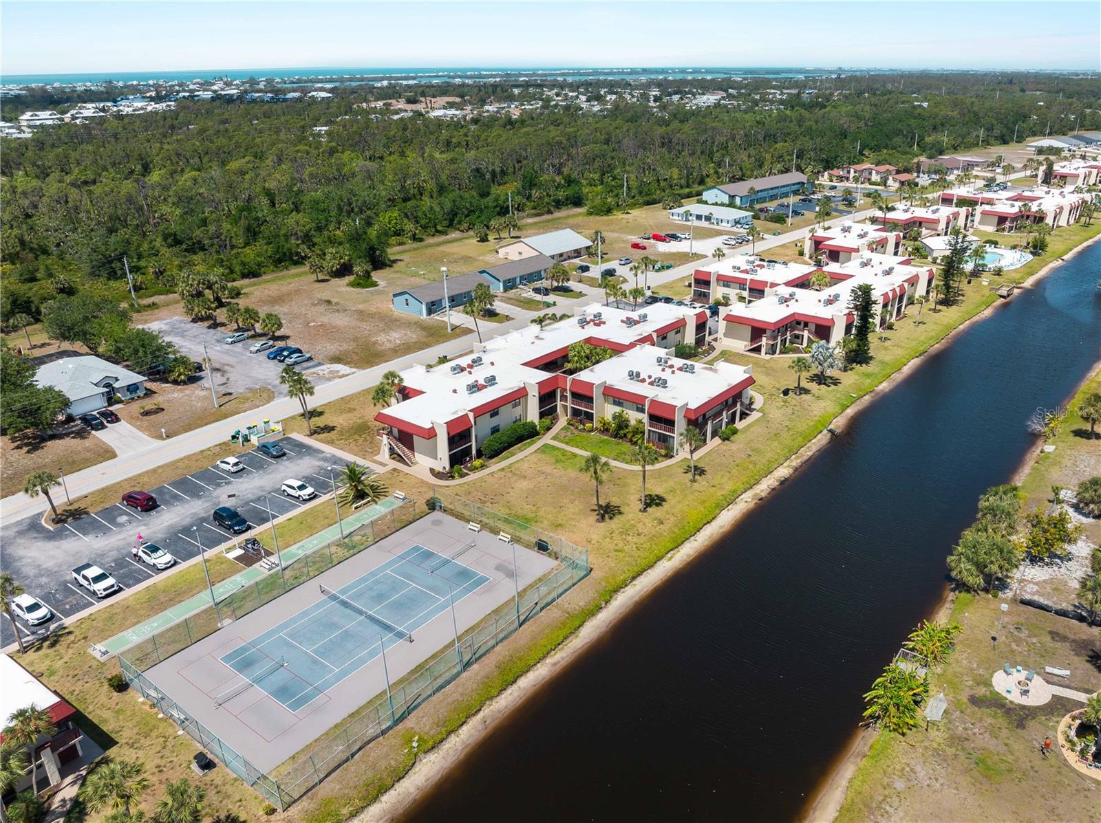 Image 37 of 41 For 72 Boundary Boulevard 226