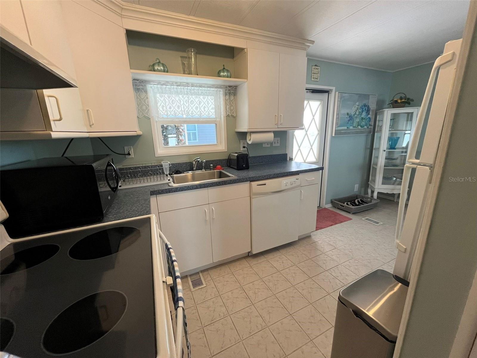 Image 3 of 15 For 700 Fairmount Drive