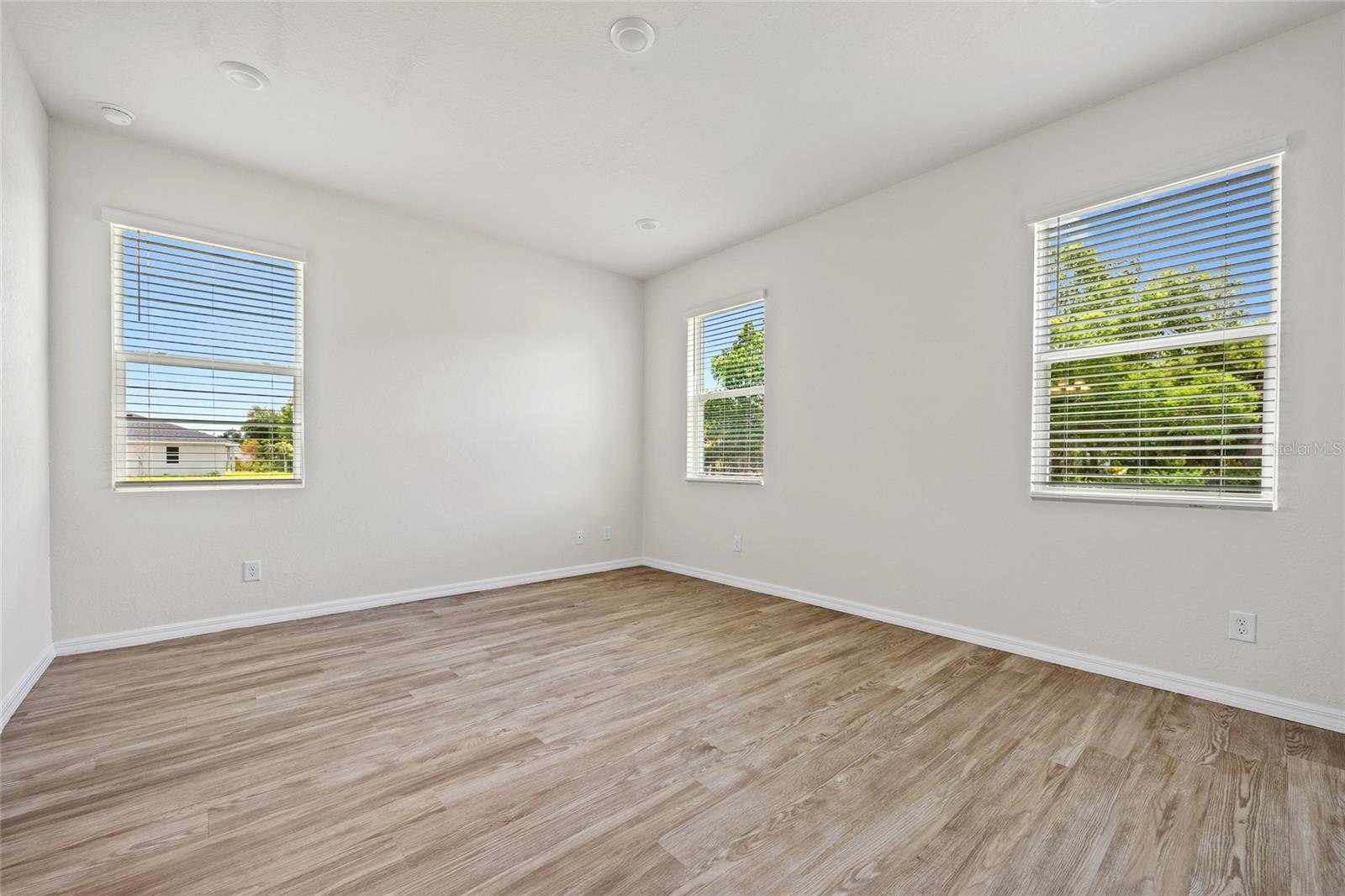 Image 14 of 46 For 27263 Deep Creek Boulevard