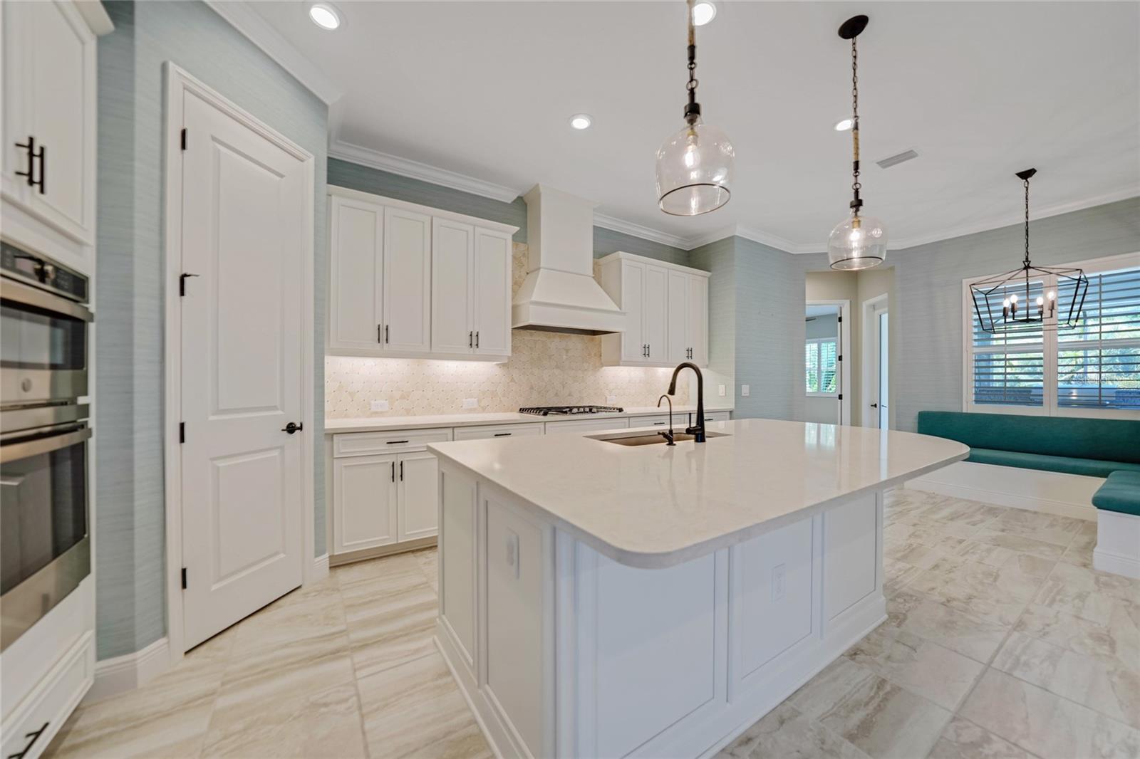 Image 14 of 52 For 12472 Davie Court