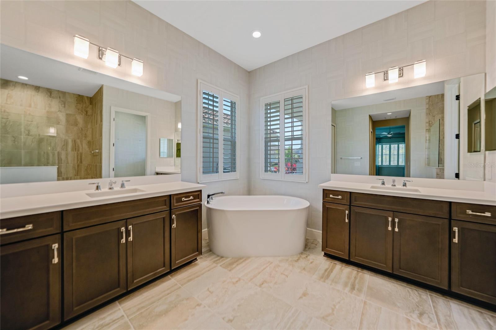 Image 22 of 52 For 12472 Davie Court