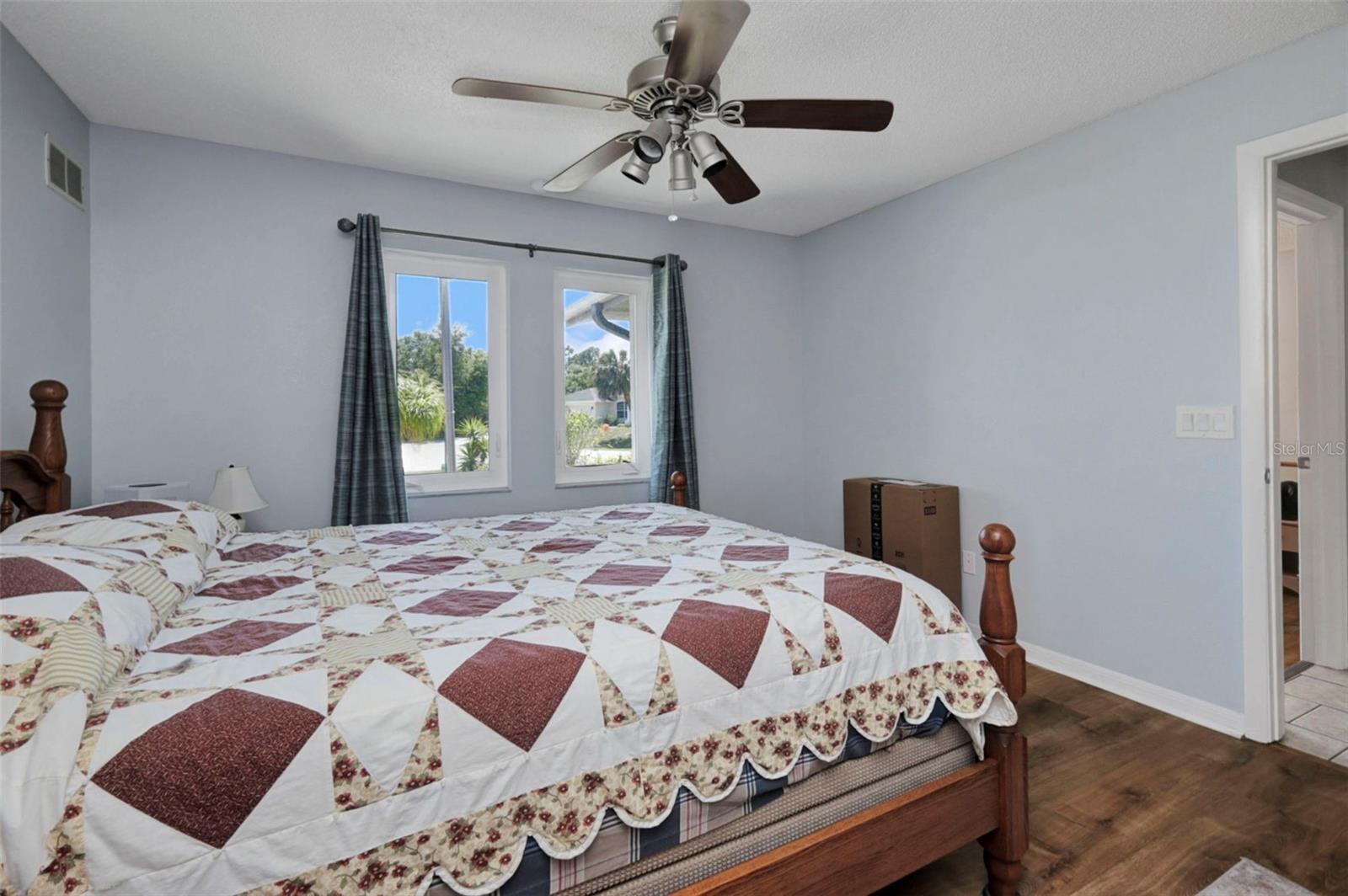 Image 21 of 59 For 4474 Ozark Avenue