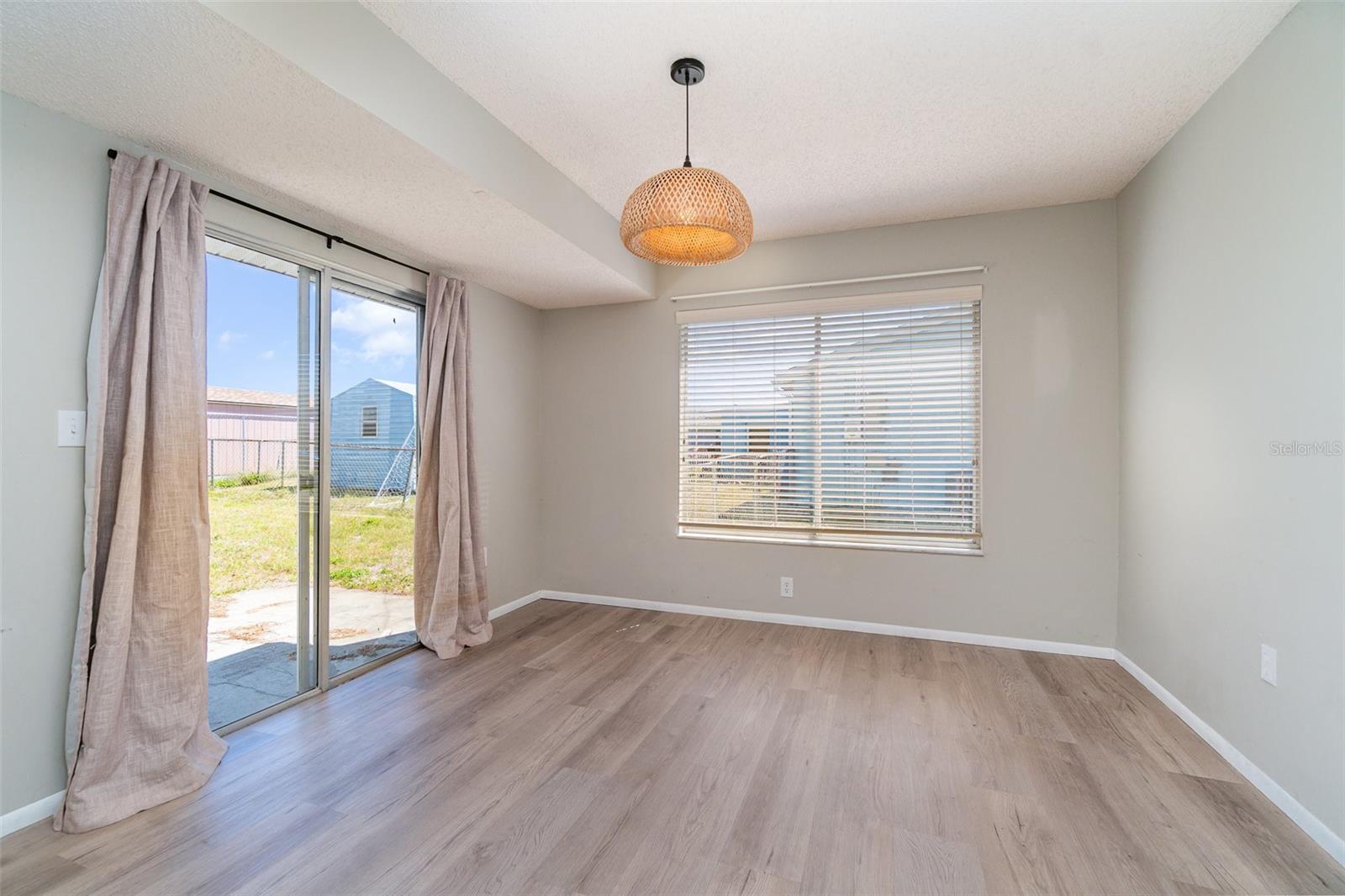 Image 11 of 25 For 8238 San Jacinto Avenue