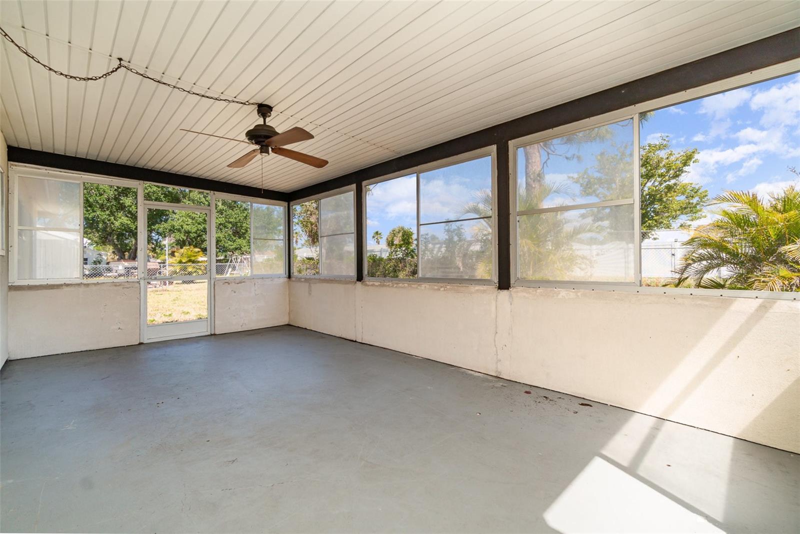 Image 19 of 25 For 8238 San Jacinto Avenue