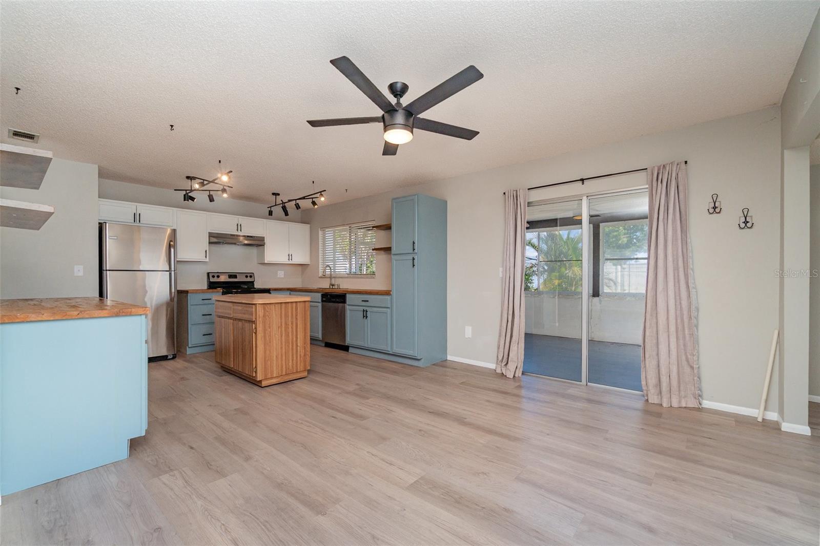 Image 6 of 25 For 8238 San Jacinto Avenue