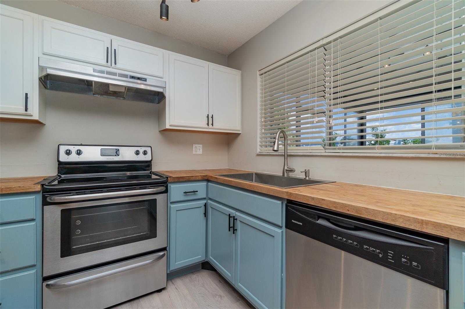 Image 8 of 25 For 8238 San Jacinto Avenue