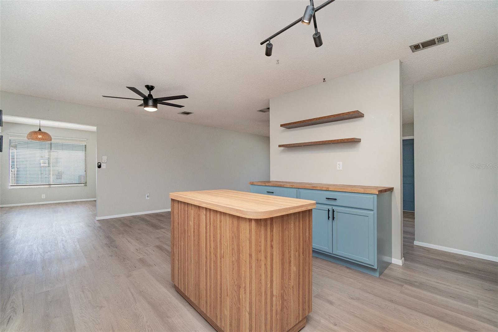 Image 9 of 25 For 8238 San Jacinto Avenue