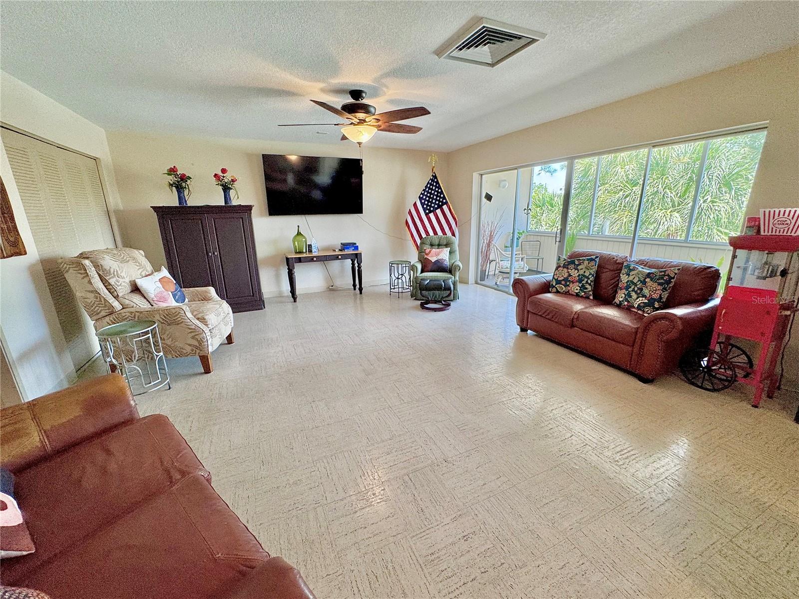 Image 21 of 32 For 21300 Brinson Avenue 112