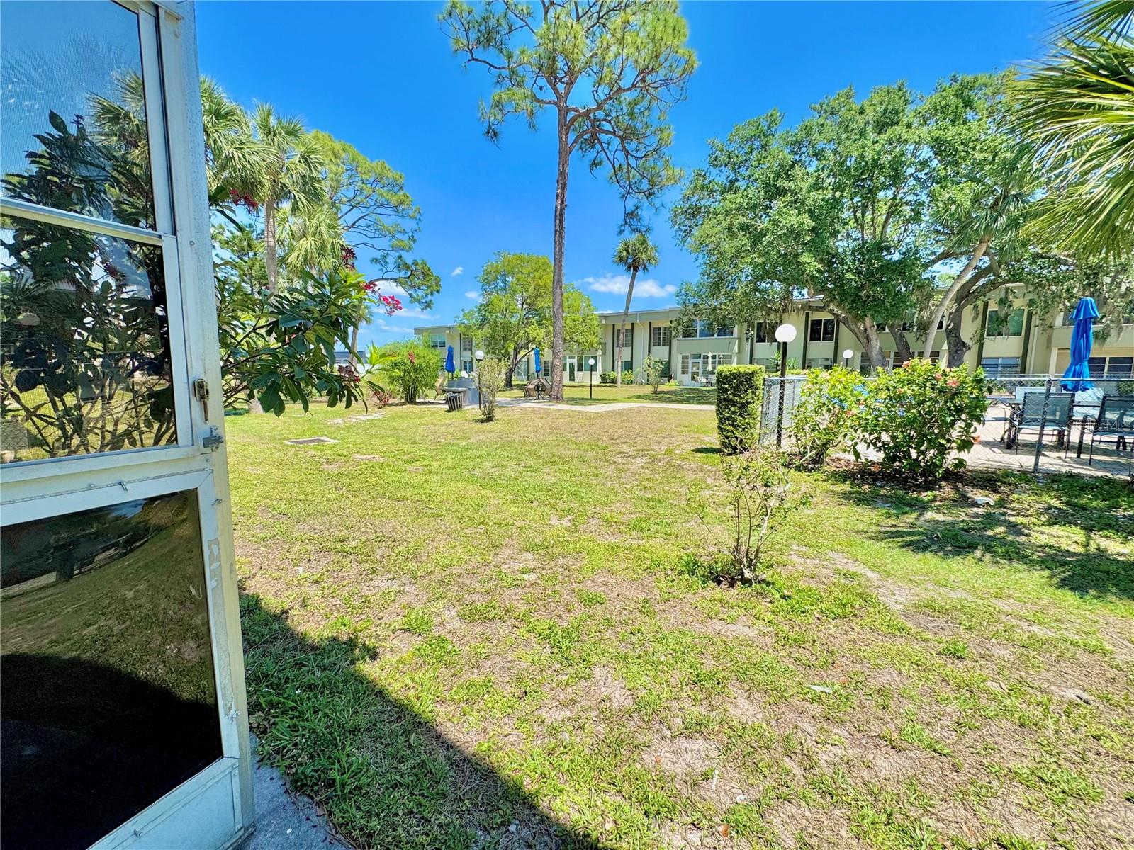 Image 7 of 32 For 21300 Brinson Avenue 112