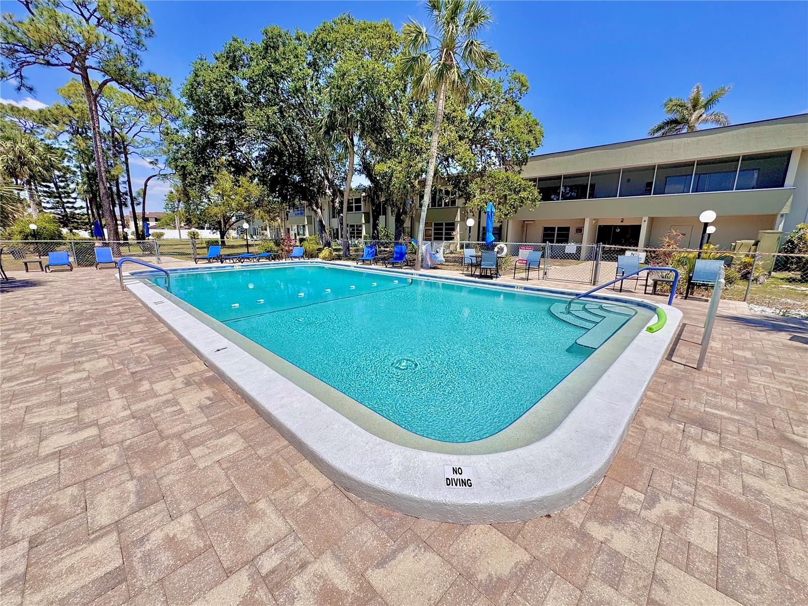 Image 9 of 32 For 21300 Brinson Avenue 112