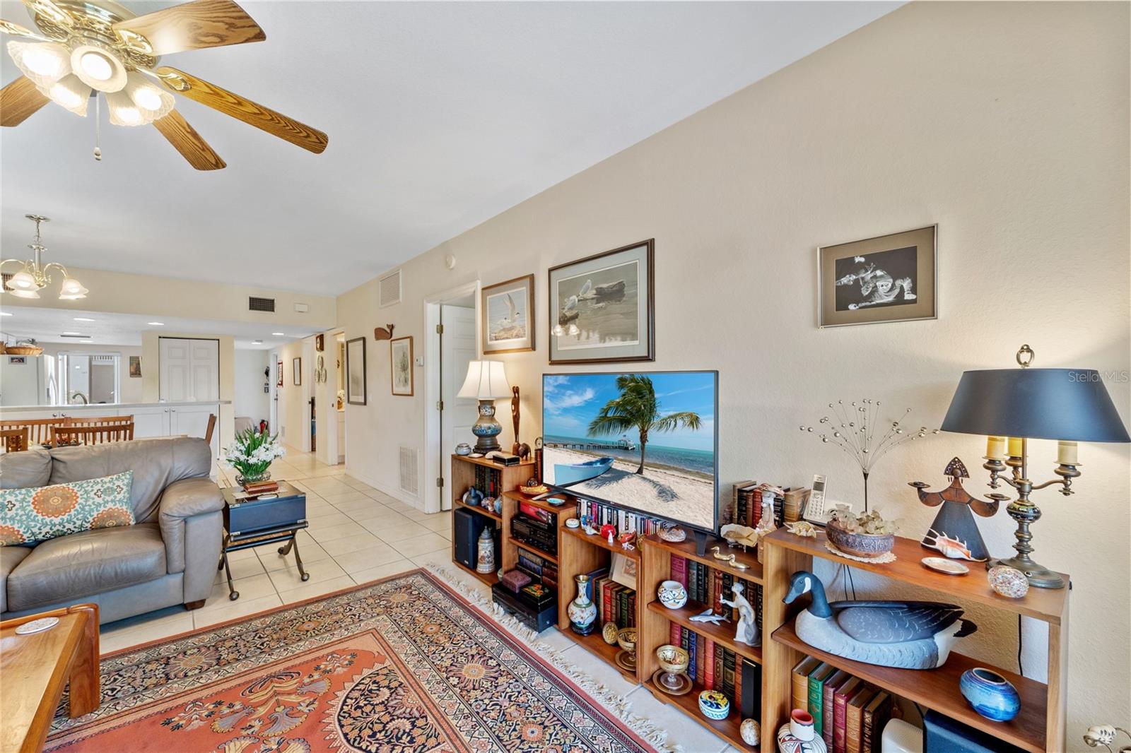 Image 14 of 38 For 9850 Fiddlers Green Circle 130