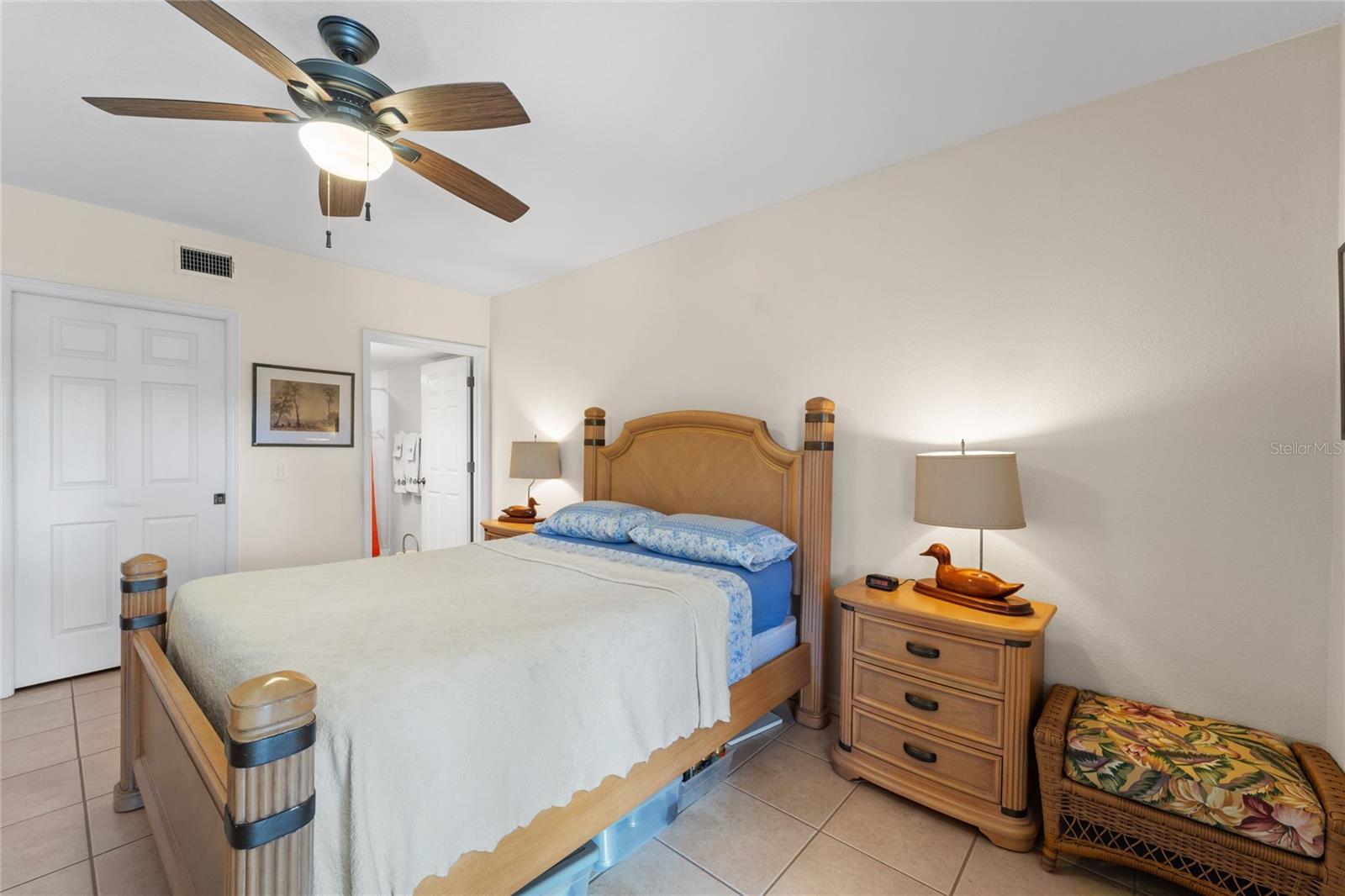 Image 21 of 38 For 9850 Fiddlers Green Circle 130