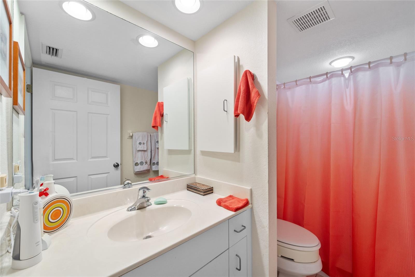 Image 23 of 38 For 9850 Fiddlers Green Circle 130