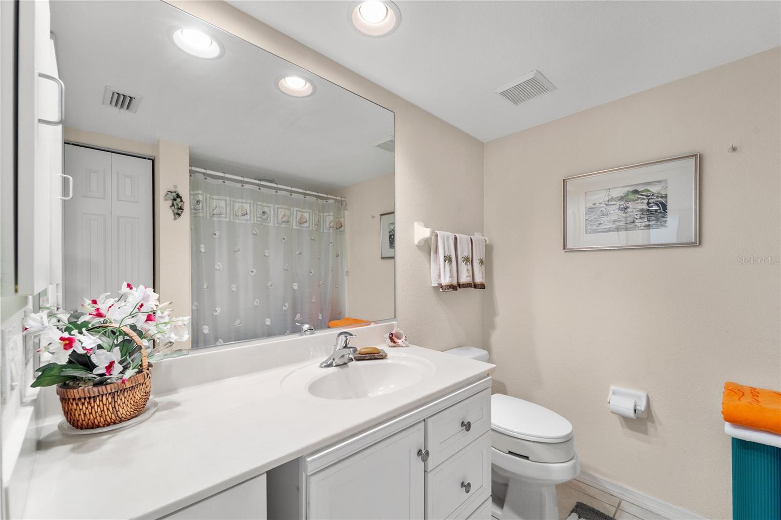 Image 28 of 38 For 9850 Fiddlers Green Circle 130