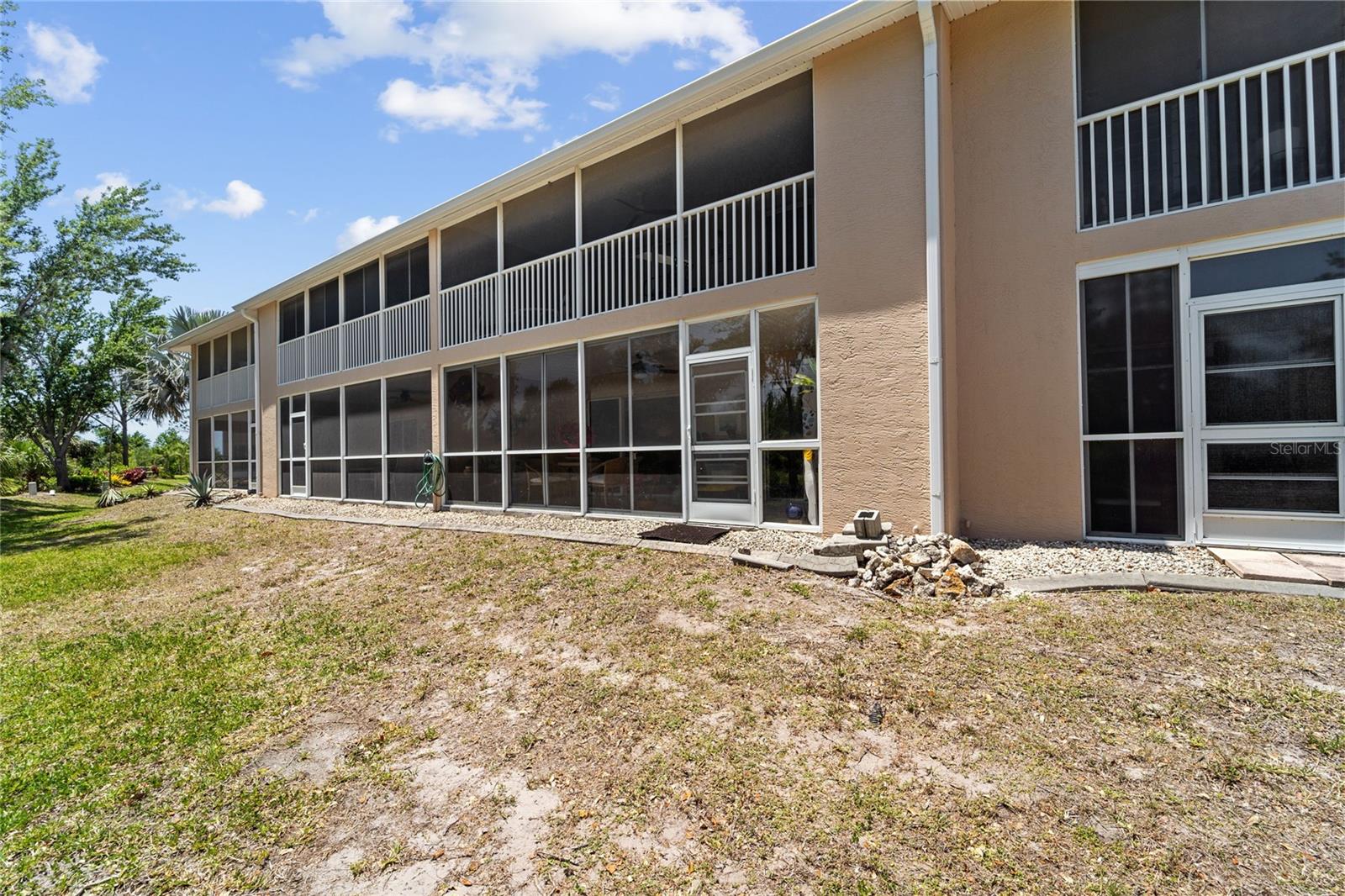 Image 33 of 38 For 9850 Fiddlers Green Circle 130