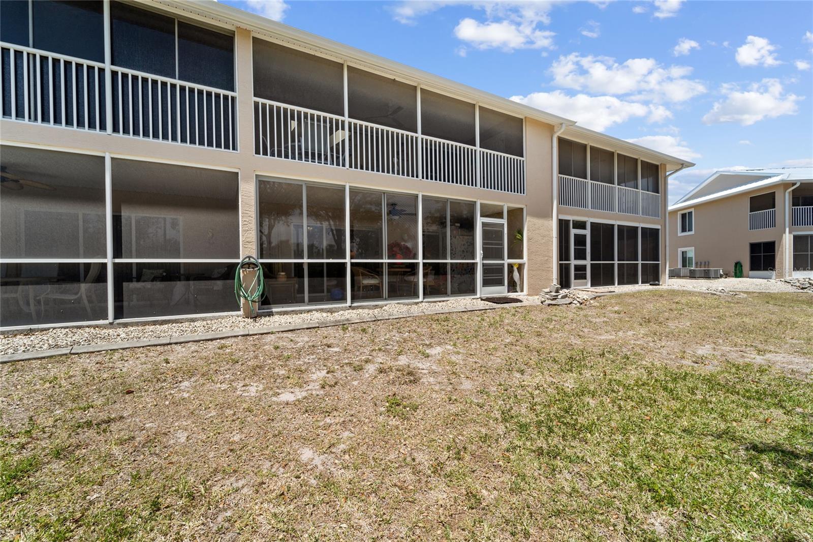 Image 34 of 38 For 9850 Fiddlers Green Circle 130